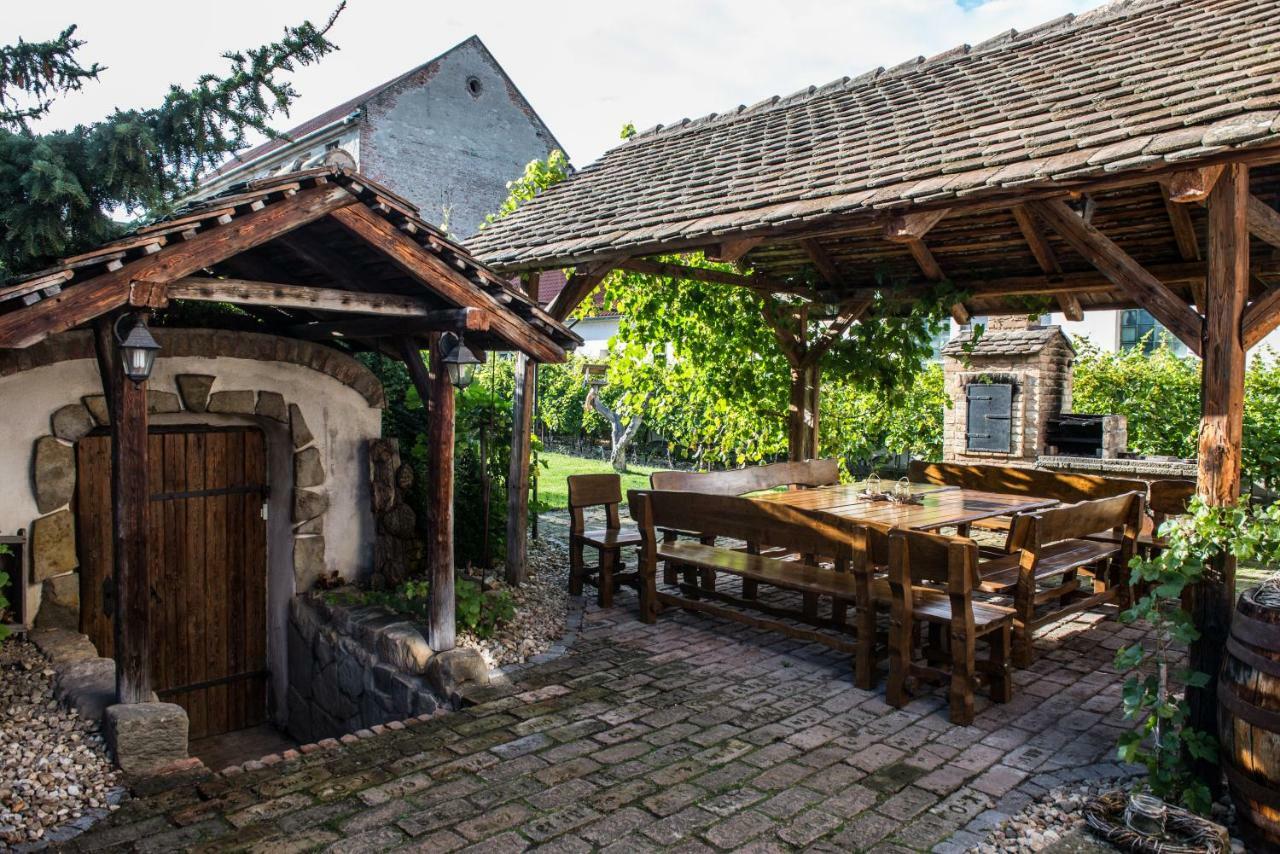 Penzion Monika Hrusovany nad Jevisovkou Exterior foto